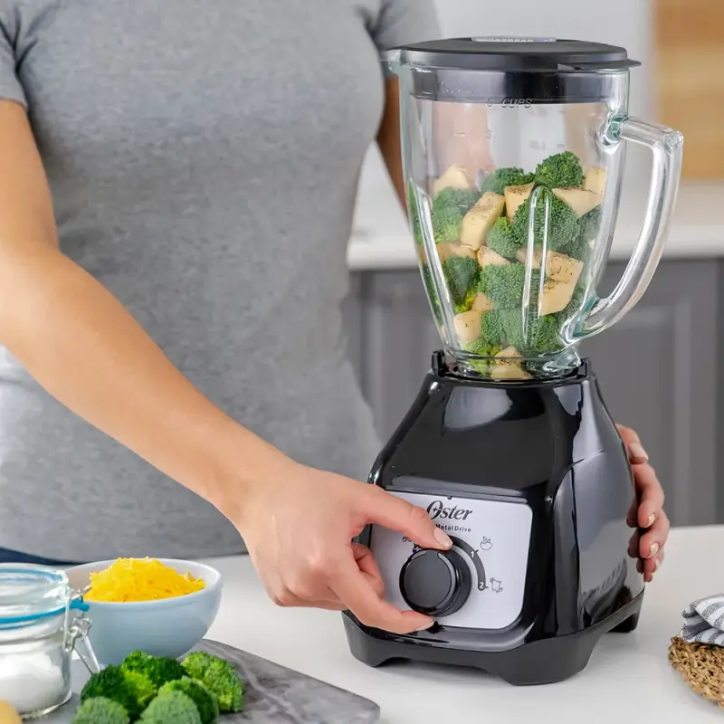 LICUADORA OSTER CON VASO DE VIDRIO DE 1.5L Y CONTROL DE PERILLA BLSTKAGBRD